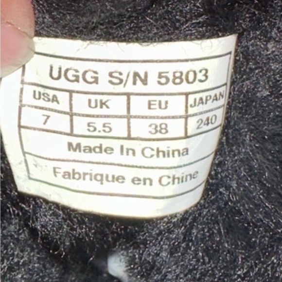 Authentic UGG Bailey Button Chocolate Brown Size 7. In great condition - Picture 6 of 12